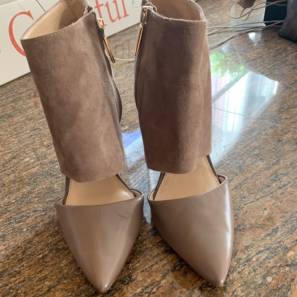 Banana republic pumps suede and leather